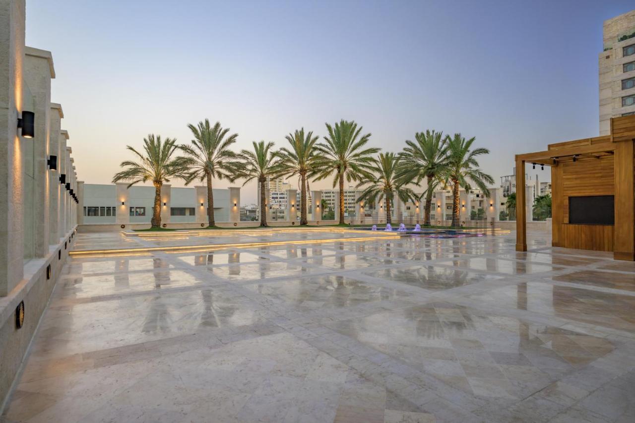 Grand Hyatt Amman Hotel Eksteriør billede The courtyard of the Al-Shaqra campus