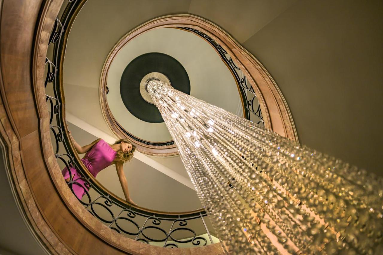 Grand Hyatt Amman Hotel Eksteriør billede The spiral staircase
