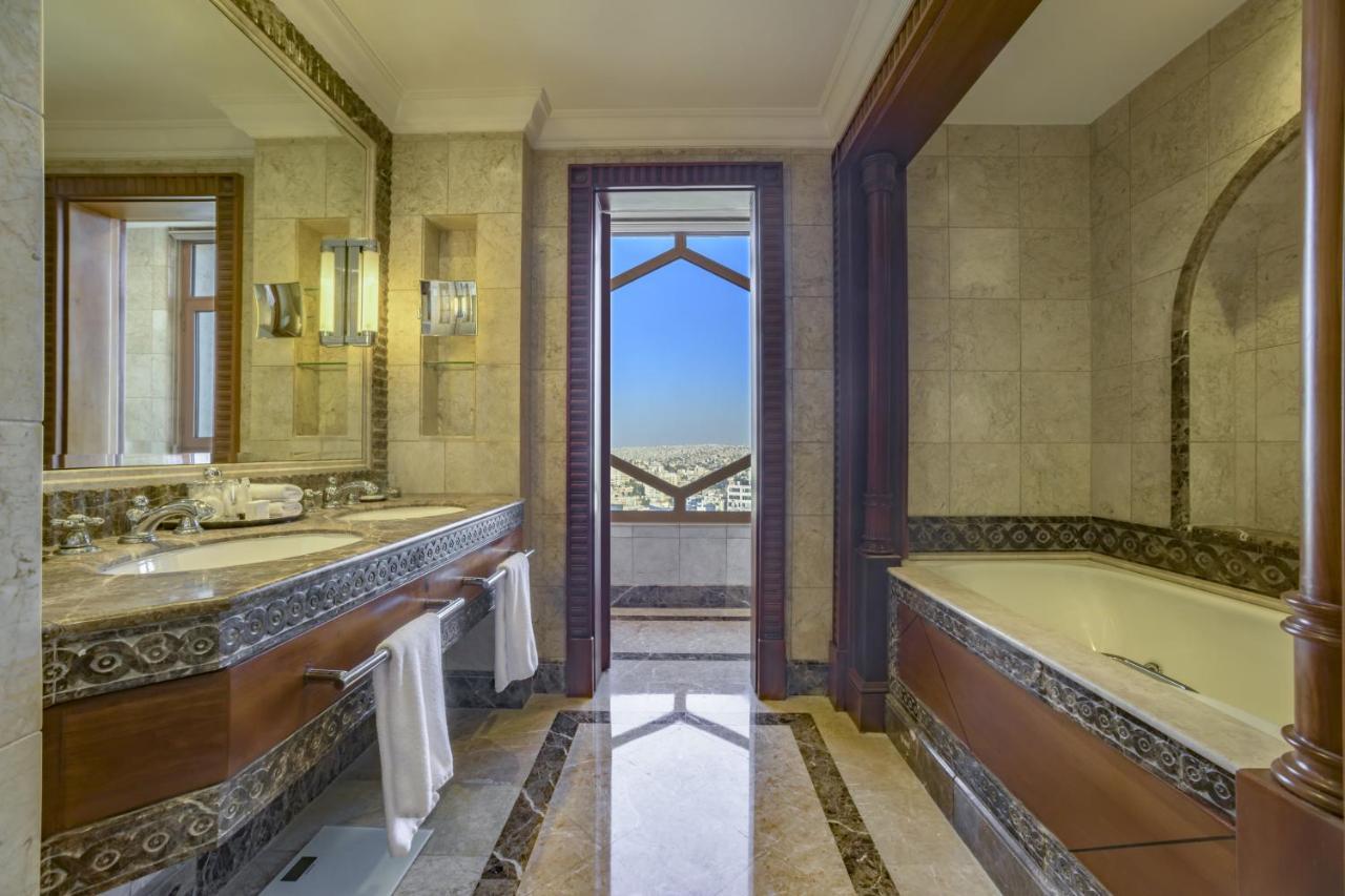 Grand Hyatt Amman Hotel Eksteriør billede Bathroom