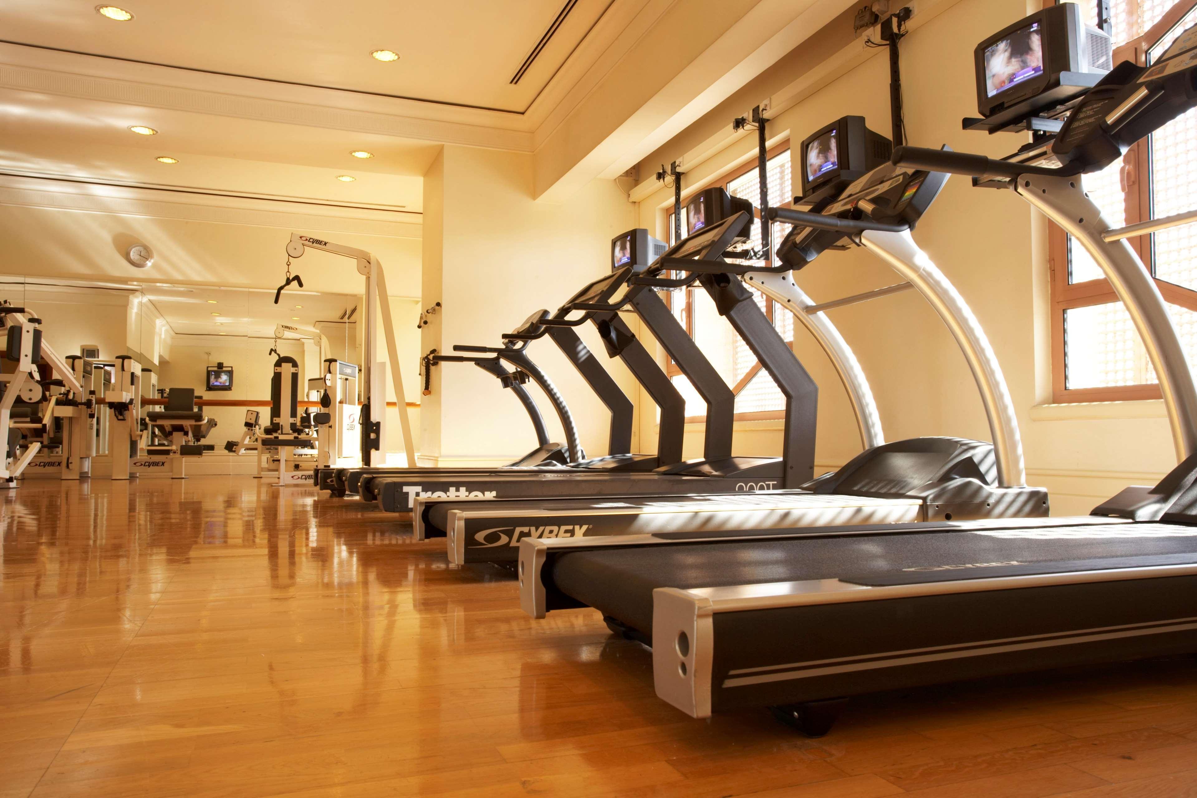Grand Hyatt Amman Hotel Eksteriør billede A row of treadmills