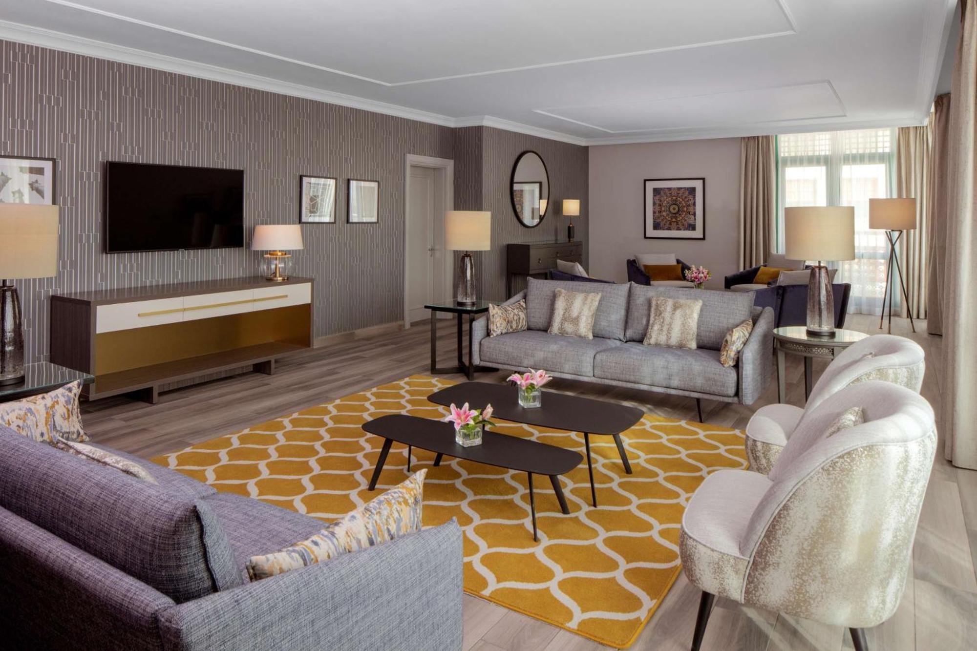 Grand Hyatt Amman Hotel Eksteriør billede The living room of a suite at The Westin Palace, Madrid